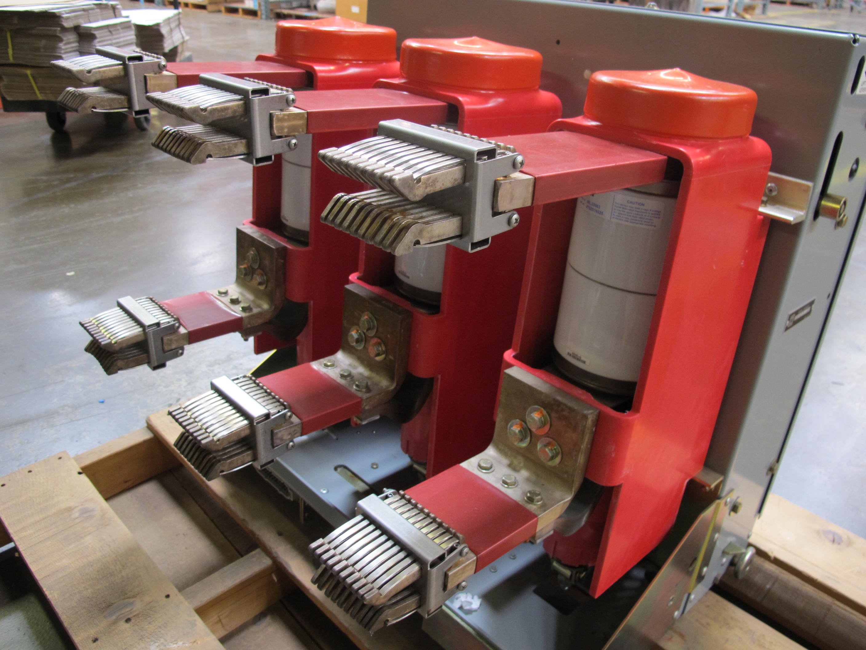 SQUARE-D MEDIUM VOLTAGE CIRCUIT BREAKER, MODEL# F-151, 534, MAX VOLTAGE 15 KV, FREQUENCY 50/60 HZ. LOADING & HANDLING FEE $15-4021